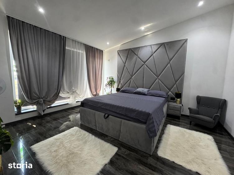 Casă cu 7 camere cu Teren 500 Mp în Central
