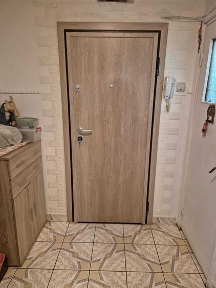 Apartament cu 3 camere semidecomandat în Drumul Găzarului