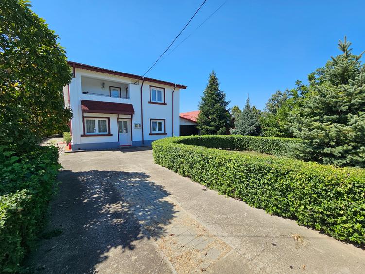 Casă individuală cu 6 camere cu Garaj în Ciolpani