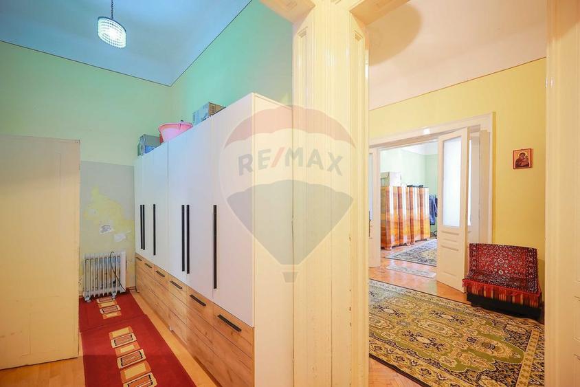 Apartament cu 5 camere nedecomandat în Ultracentral