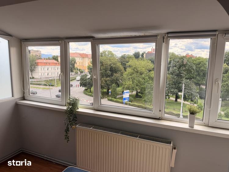 Apartament cu 3 camere în Tineretului