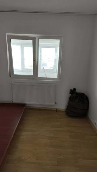 Apartament cu 3 camere decomandat în Est