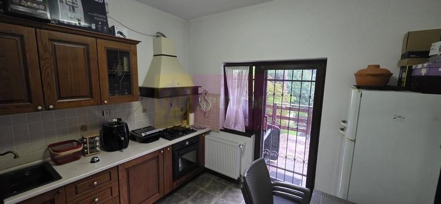 Casă cu 5 camere în Central