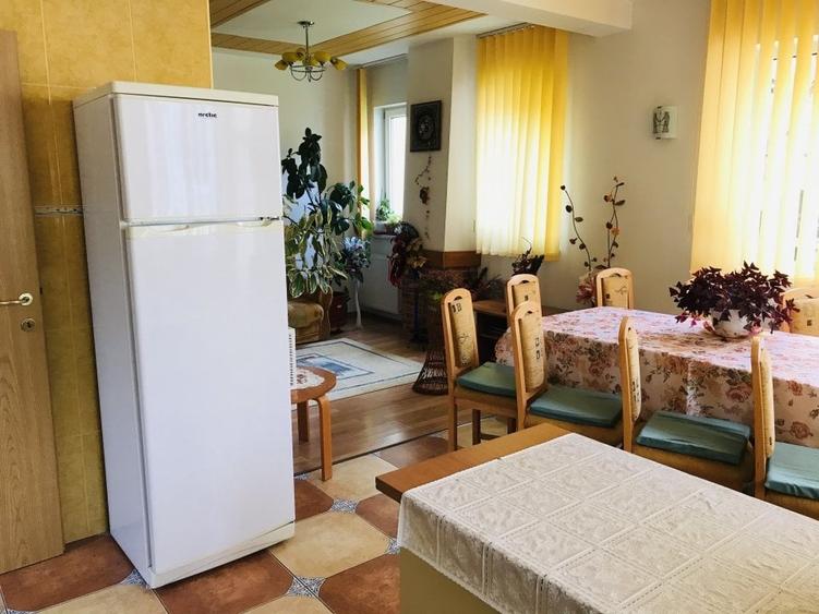 Casă individuală cu 8 camere cu Teren 260 Mp în Ultracentral