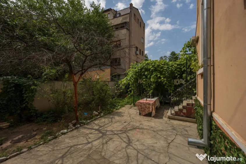 Casă cu 7 camere cu Teren 459 Mp în Ferdinand