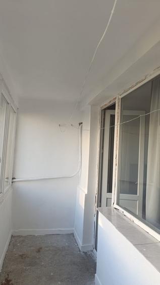 Apartament cu 3 camere semidecomandat în Bucur Obor