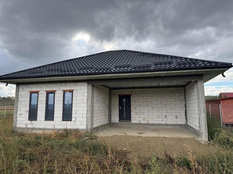 Casă cu 3 camere în Săucești