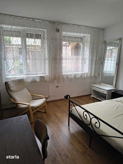 Inchiriez apartament la curte cu Dormitor+CameraZi ULTRACENTRAL - 1