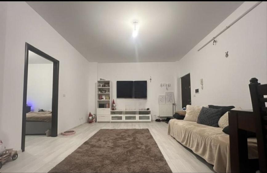 Apartament cu 3 camere semidecomandat în Valea Adâncă