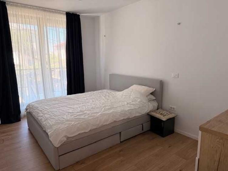 Apartament cu 3 camere semidecomandat în Crângași