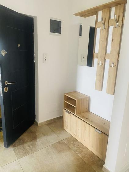 Apartament cu 3 camere decomandat în Roșu