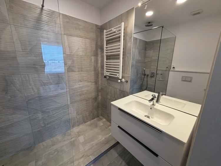 Duplex cu 3 camere cu Canalizare în Central
