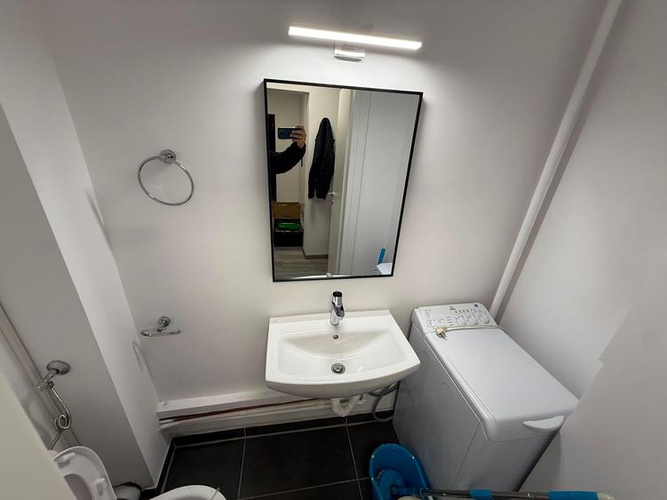 Apartament cu 3 camere semidecomandat în 13 Septembrie