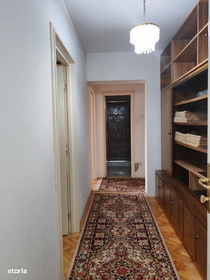 Apartament cu 4 camere în Drumul Taberei
