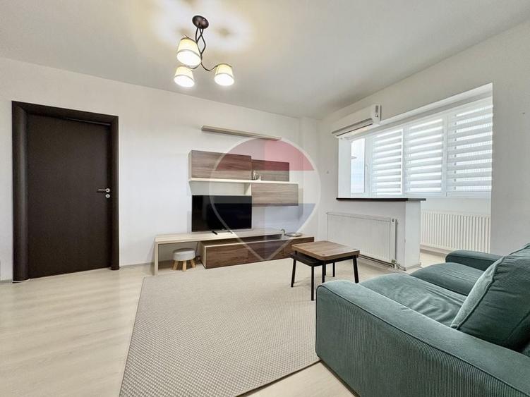 Apartament cu 4 camere semidecomandat, mobilat în Craiter