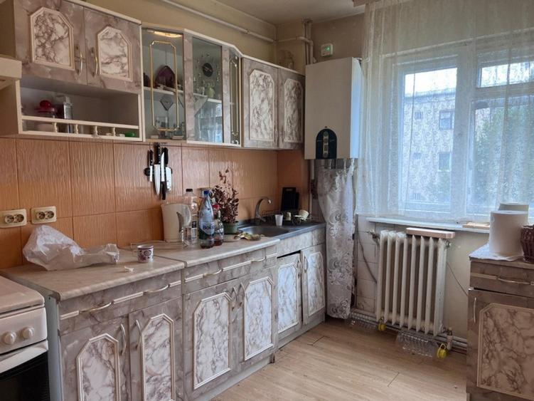Apartament cu 4 camere semidecomandat în Gojdu