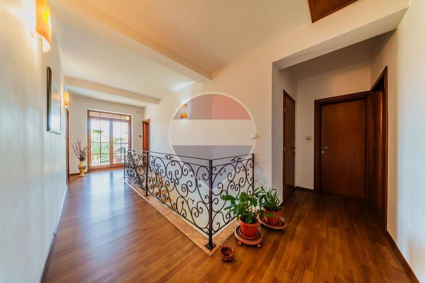 Casă individuală cu 5 camere cu Piscina în Fântânele
