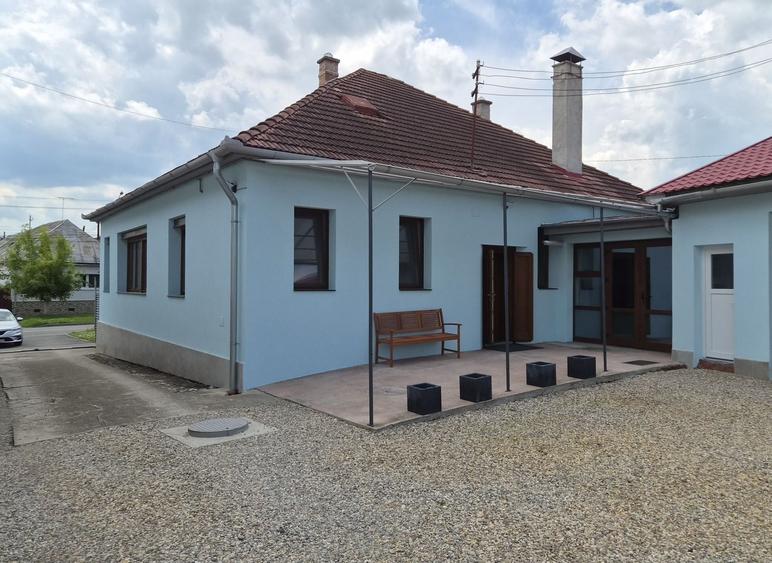 Casă cu 4 camere cu Teren 250 Mp în Central