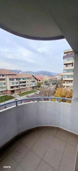 Apartament cu 3 camere în Traian