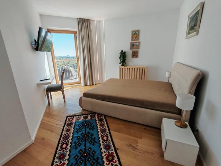 Apartament cu 3 camere decomandat, mobilat în P-ta Presei Libere