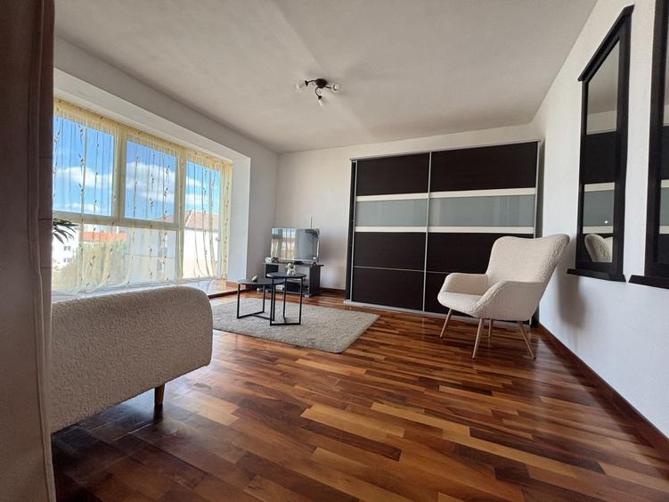 Apartament cu 3 camere în Mihai Viteazul