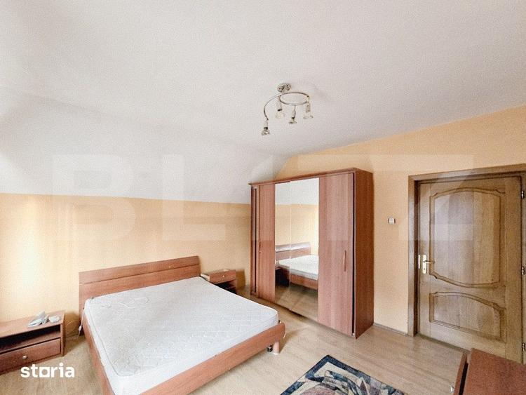 Casă cu 8 camere cu Teren 461 Mp în Gruia