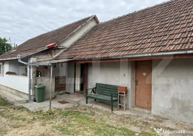 Casă cu 3 camere cu Teren 2400 Mp în Livada