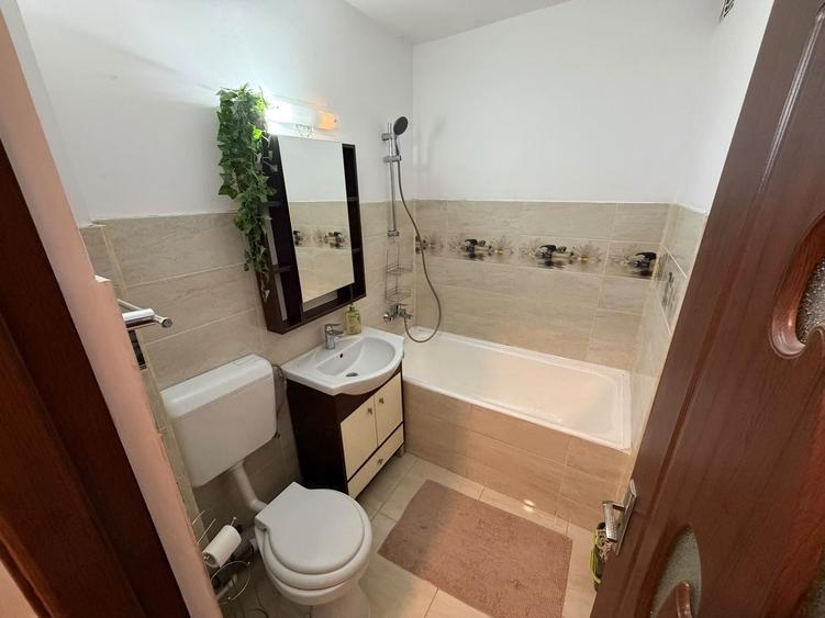 Apartament cu 2 camere semidecomandat, mobilat în Central