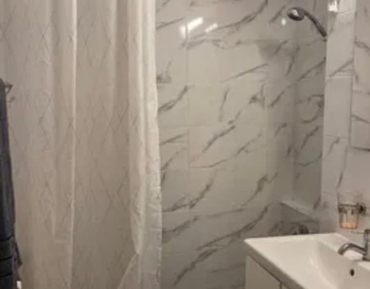 Apartament cu 2 camere semidecomandat în 1 Mai