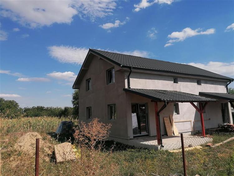 Casă cu 3 camere cu Teren 200 Mp în Exterior Nord