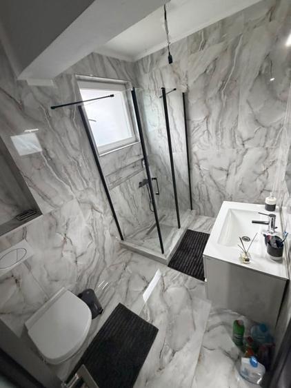 Apartament cu 3 camere semidecomandat în Florești