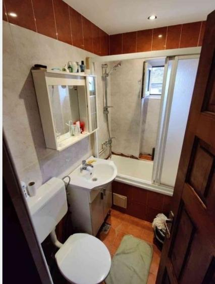 Garsonieră decomandată în Central
