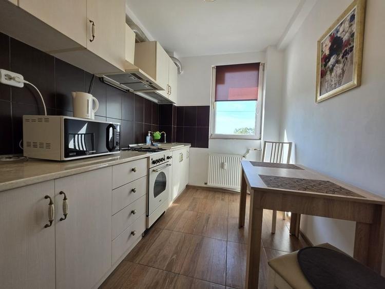 Apartament cu 2 camere semidecomandat, mobilat în Central