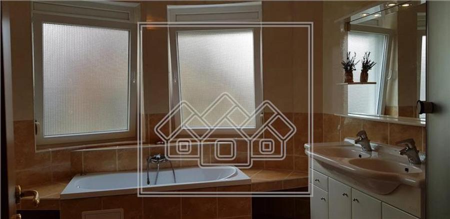 Duplex cu 4 camere cu Teren 280 Mp în Central