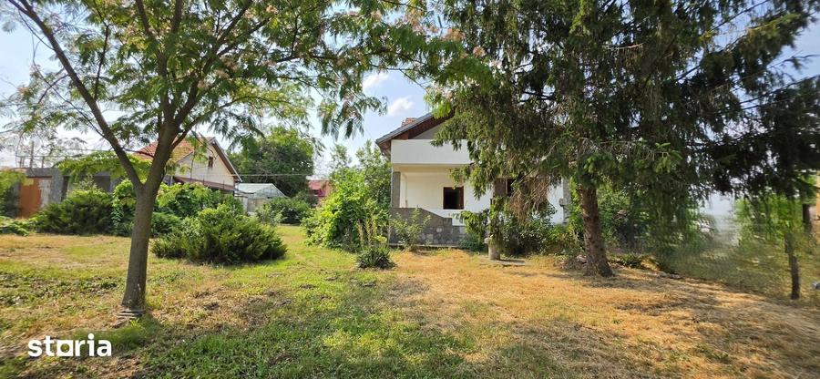 Casă cu 5 camere cu Teren 3000 Mp în Dârvari