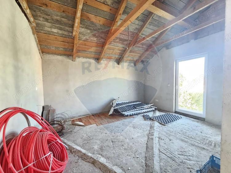 Casă cu Teren 1439 Mp în Darova