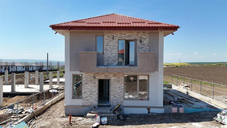 Casă individuală cu 4 camere cu Canalizare în Valea Lupului