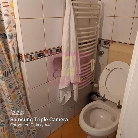 Apartament cu 5 camere semidecomandat în Mitropolie