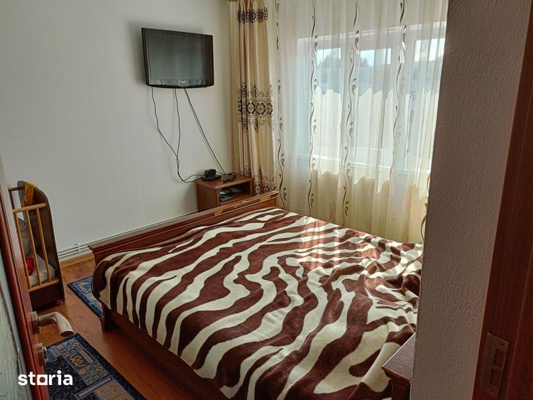 Apartament cu 3 camere semidecomandat în Exterior Vest