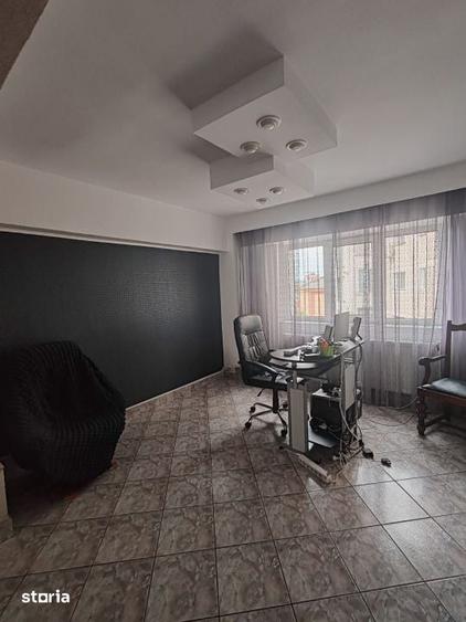 Apartament cu 4 camere decomandat în Traian