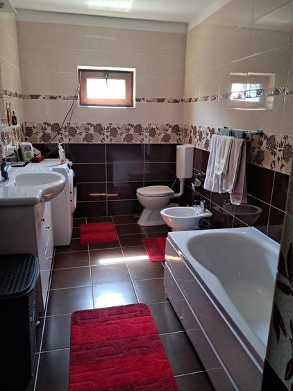 Casă cu 4 camere în Valea Seacă