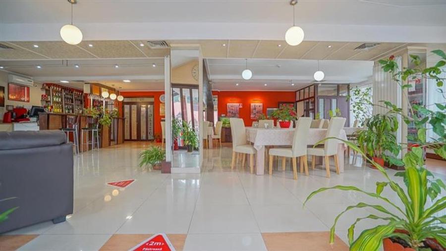 Hotel/Pensiune, de 850 mp, în Exterior Est