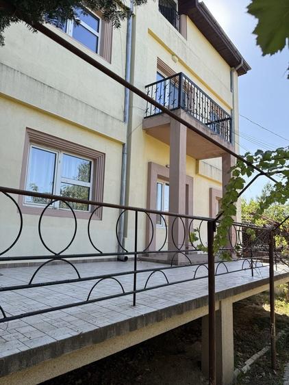 Casă cu 4 camere cu Teren 1580 Mp în Cățelu