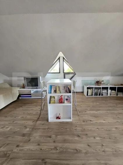 Casă cu 4 camere cu Teren 4435 Mp în Central