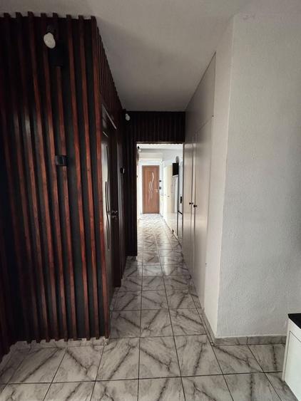 Apartament cu 3 camere decomandat în 1 Mai