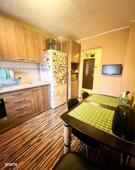 Apartament cu 3 camere decomandat, mobilat în Berceni