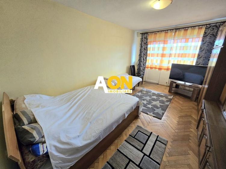 Apartament cu 3 camere decomandat, mobilat în Central — fotografia 3