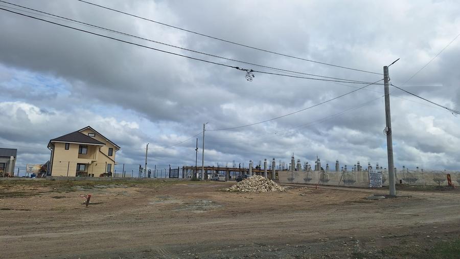Teren Construcții intravilan de 1100 mp, în Est