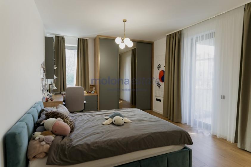 Duplex cu 12 camere cu Canalizare în Andrei Mureșanu
