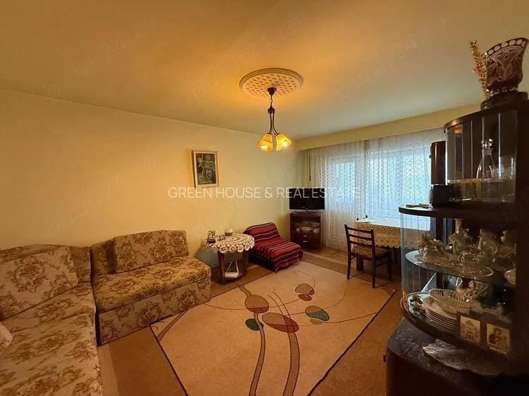 Apartament cu 3 camere decomandat în Piața Centrală